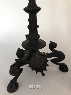 Paire de bougeoirs anciens à décor de dragons, Bronze, XIXe
