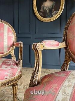 Paire de fauteuils médaillons d'époque napoléon III en bois doré XIXe
