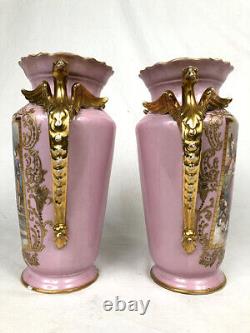 Paire de grands vases en porcelaine polychrome et rehauts d'or, XIXe