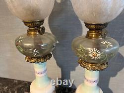 Paire de lampes à pétrole en porcelaine Décor Oiseau et fleurs XIX S