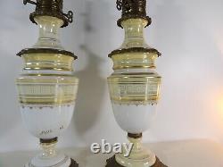 Paire de lampes petrole anciennes Porcelaine de paris Neo Grec Napoleon III XIXe