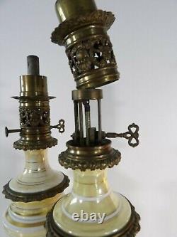 Paire de lampes petrole anciennes Porcelaine de paris Neo Grec Napoleon III XIXe