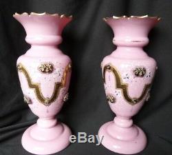 Paire de vases balustre en verre opalin à cabochons fin XIX Napoléon III
