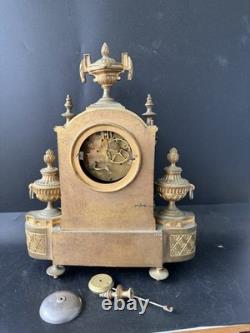 Pendule Empire bronze doré têtes de bélier France XIXe Napoléon III CheminClock