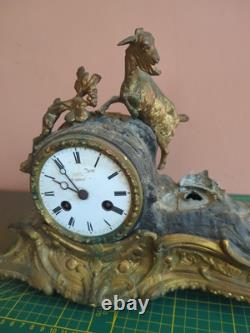 Pendule bronze doré XIXe avec chèvre mouvement à réviser style Napoléon III