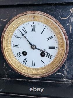 Pendule de cheminée Napoléon III en marbre noir et régule XIXe