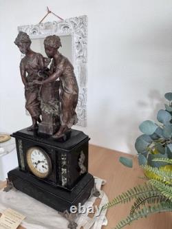 Pendule de cheminée Napoléon III en marbre noir et régule XIXe