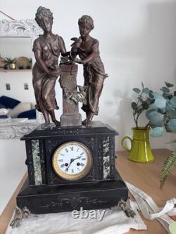 Pendule de cheminée Napoléon III en marbre noir et régule XIXe