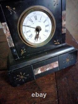 Pendule de cheminée Napoléon III fin XIXè, marbre noir et couleur, avec sa clé