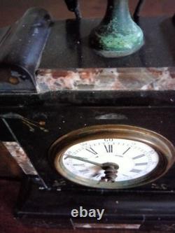 Pendule de cheminée Napoléon III fin XIXè, marbre noir et couleur, avec sa clé
