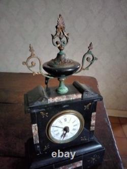 Pendule de cheminée Napoléon III fin XIXè, marbre noir et couleur, avec sa clé