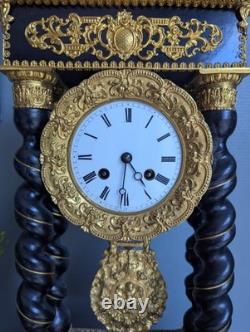 Pendule portique colonnes torses Napoléon III bronze doré XIXe