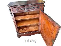 Placard ancien Louis-Philippe / Napoléon III en noyer sculpté XIXe siècle