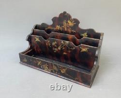 Porte courrier en bois laqué à décor d'oiseaux, XIXe