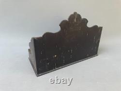 Porte courrier en bois laqué à décor d'oiseaux, XIXe