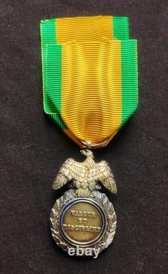 RARE MÉDAILLE MILITAIRE NAPOLÉON III SECOND EMPIRE 19e XIXe 2ème TYPE NON SIGNÉE