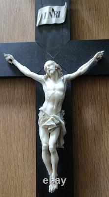 Rare Ancien Christ Sculpté Époque Xix Croix En Ébène