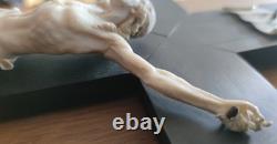 Rare Ancien Christ Sculpté Époque Xix Croix En Ébène