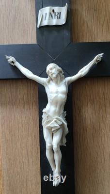 Rare Ancien Christ Sculpté Époque Xix Croix En Ébène