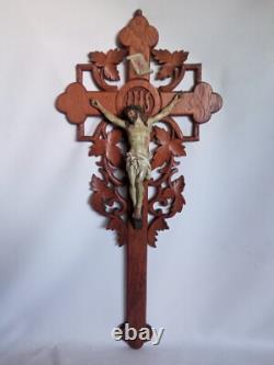 Rare grand crucifix mural en chêne sculpté Napoléon III fin XIX Siècle 61 cm