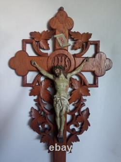 Rare grand crucifix mural en chêne sculpté Napoléon III fin XIX Siècle 61 cm