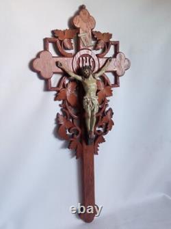 Rare grand crucifix mural en chêne sculpté Napoléon III fin XIX Siècle 61 cm