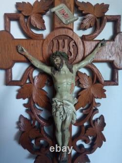 Rare grand crucifix mural en chêne sculpté Napoléon III fin XIX Siècle 61 cm
