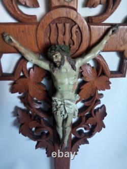 Rare grand crucifix mural en chêne sculpté Napoléon III fin XIX Siècle 61 cm