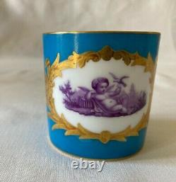 SEVRES Une Tasse en porcelaine décor au chérubin époque Napoleon III XIX