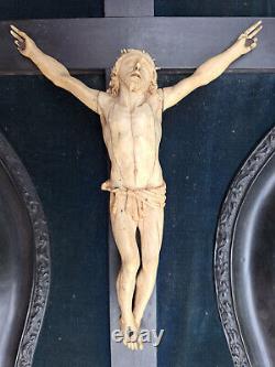 Superbe Grand Crucifix Dans Son Cadre Napoleon III Et Fond Velours Bleu XIX E