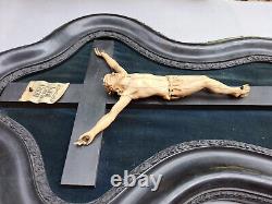 Superbe Grand Crucifix Dans Son Cadre Napoleon III Et Fond Velours Bleu XIX E