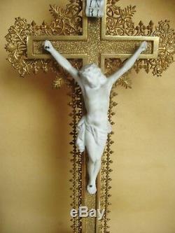 Superbe et rare crucifix doré à la feuille d'or XIXe siècle