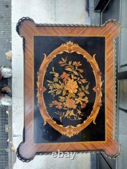 Table D'appoint. Napoleon Iii. Marqueterie De Bois Précieux. France. XIX