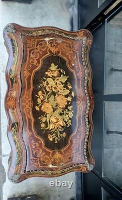 Table De Jardin Ancienne. Style Napoléon Iii. Marqueterie De Bois Et Laiton. Xixe