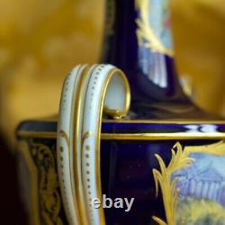 Urne décorative en porcelaine dans le goût de Sèvres, XIXe/19th-Century urn