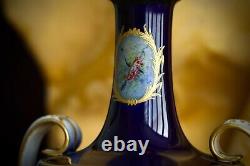 Urne décorative en porcelaine dans le goût de Sèvres, XIXe/19th-Century urn
