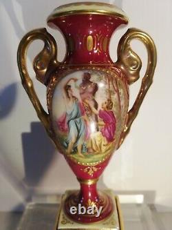 Vase En Porcelaine De Vienne fin XIX°/Début XX°