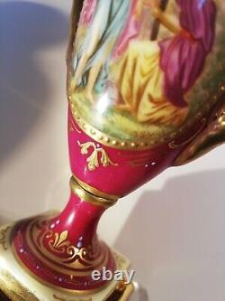 Vase En Porcelaine De Vienne fin XIX°/Début XX°
