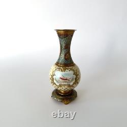Vase Napoléon III en porcelaine de Sèvres et bronze doré Émaux champlevés XIXe