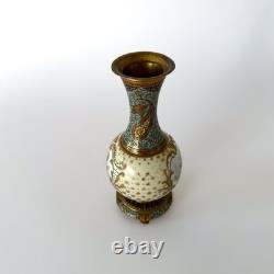 Vase Napoléon III en porcelaine de Sèvres et bronze doré Émaux champlevés XIXe