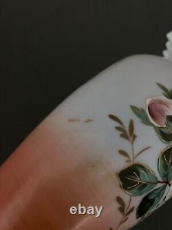 Vase en opaline XIXe Napoléon III décor floral col en dentelle H5353