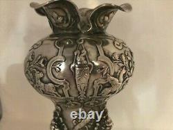 Vase tripode Argent massif à décor symbolique poinçons Allemagne XIXe