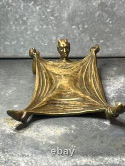 Vide-poche ancien bronze patiné diable démon cornu fin XIXe objet ésotérique