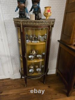Vitrine de style Louis XV / Napoléon III en bois et bronze doré Époque fin XIX